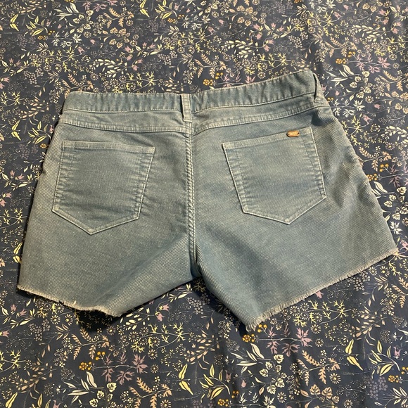 CARVE DESIGNS Corduroy Shorts- size 6 - Picture 2 of 6
